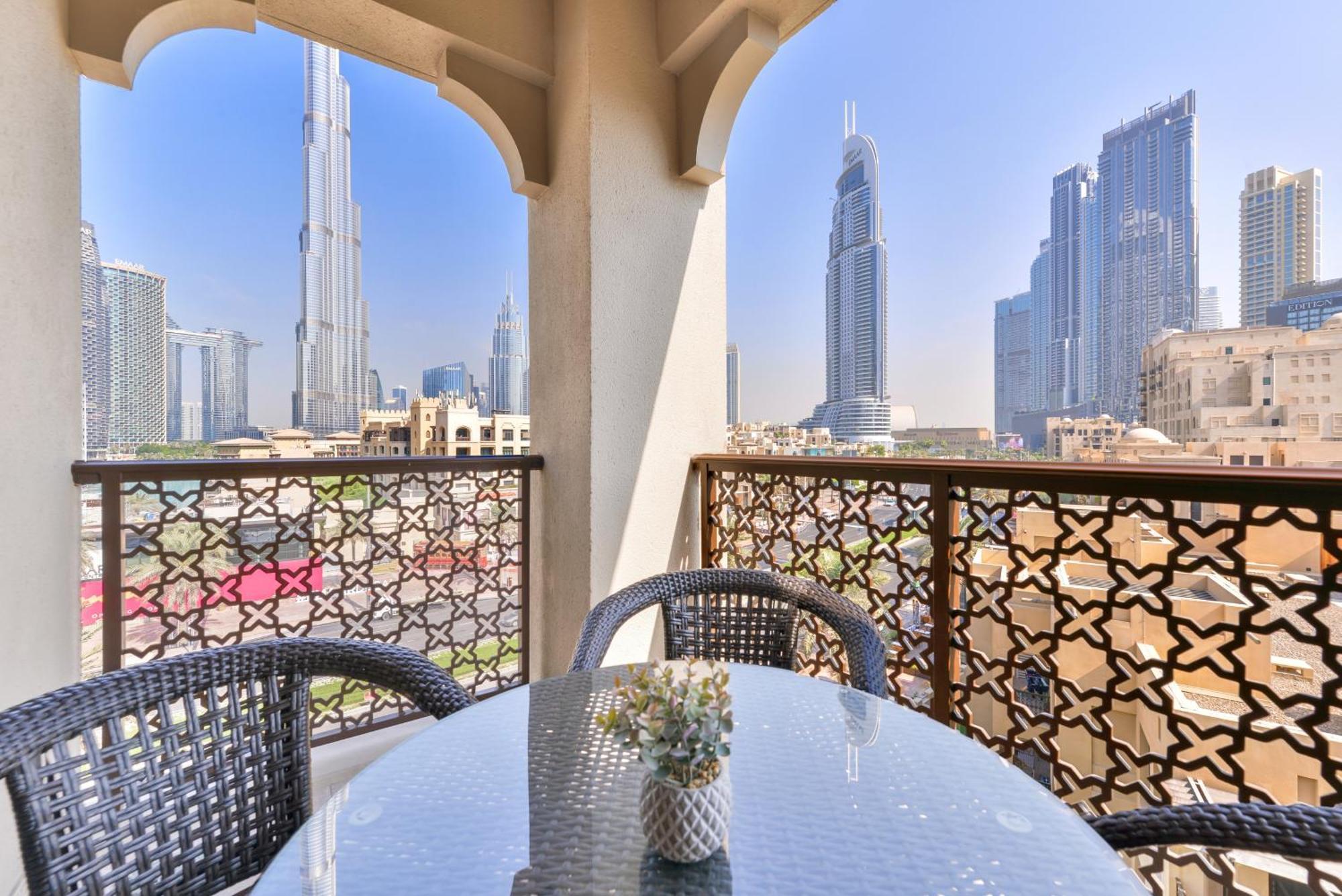 ULTRA LUXURY DOWNTOWN - FULL BURJ KHALIFA VIEW - 5 MIN WALK TO DUBAI MALL!  ≡ Dubai, United Arab Emirates ≡ Lowest Booking Rates For Ultra Luxury  Downtown - Full Burj Khalifa